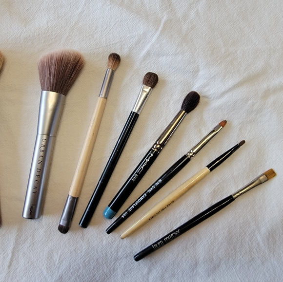 Set #2 of random professional makeup brushes - Picture 3 of 3